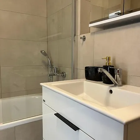 Elegant Escape Ii - Centre