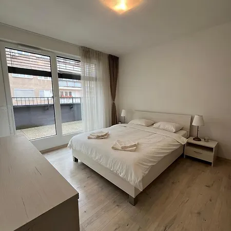Elegant Escape Ii - Centre *