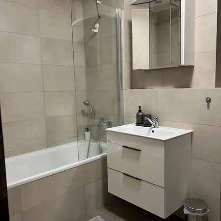 Elegant Escape Ii - Centre & Free Parking דירה